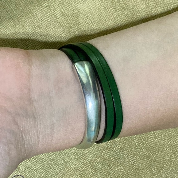 Unique Green Leather strap wrap bracelet metallic U shape magnetic closure - Picture 7 of 10